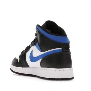 Jordan 1 Mid
White Black Racer Blue